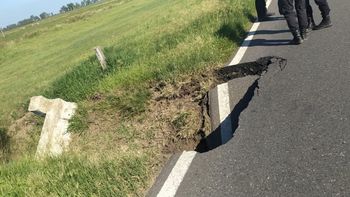Un socavón en la calzada genera inconvenientes en el tránsito de la ruta 34