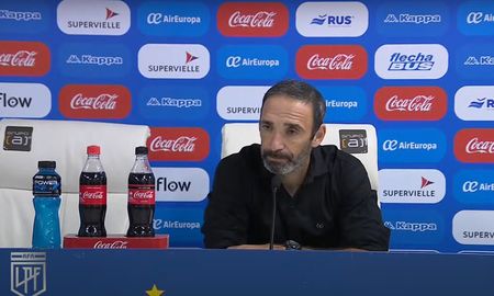 Juan Manuel Azconzábal habló en conferencia tras la derrota de Unión por 4-1 ante Vélez, por la Copa de la Liga. Juan Manuel Azconzábal habló en conferencia tras la derrota de Unión por 4-1 ante Vélez, por la Copa de la Liga.