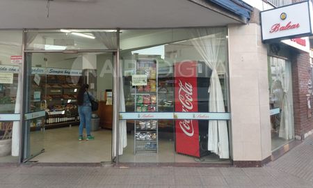 robo a una panaderia: buscaban plata pero se llevaron fernet y champagne robo a una panaderia: buscaban plata pero se llevaron fernet y champagne