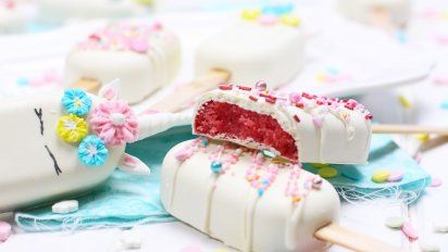 Cómo hacer paletas de bizcochuelo decoradas