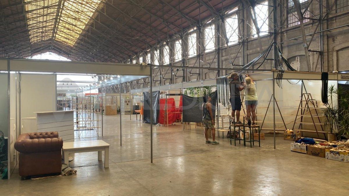 La convocatoria a la feria comenzó en mayo de este año. Se presentaron 398 marcas de las cuales quedaron seleccionadas 200 que van a estar los ocho días ofreciendo sus productos.&nbsp;