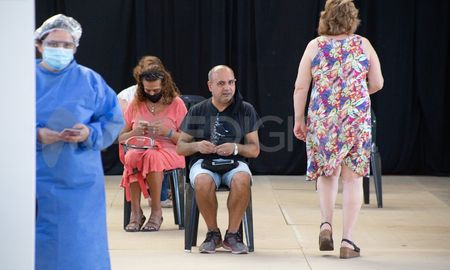 La provincia de Santa Fe, a través del Ministerio de Salud, informó que llegaron hoy 30.600 primeras dosis de vacunas Sputnik V contra el coronavirus a territorio santafesinos. La provincia de Santa Fe, a través del Ministerio de Salud, informó que llegaron hoy 30.600 primeras dosis de vacunas Sputnik V contra el coronavirus a territorio santafesinos.