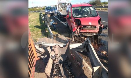 Los ocupantes del auto se negaron a recibir atención médica Los ocupantes del auto se negaron a recibir atención médica