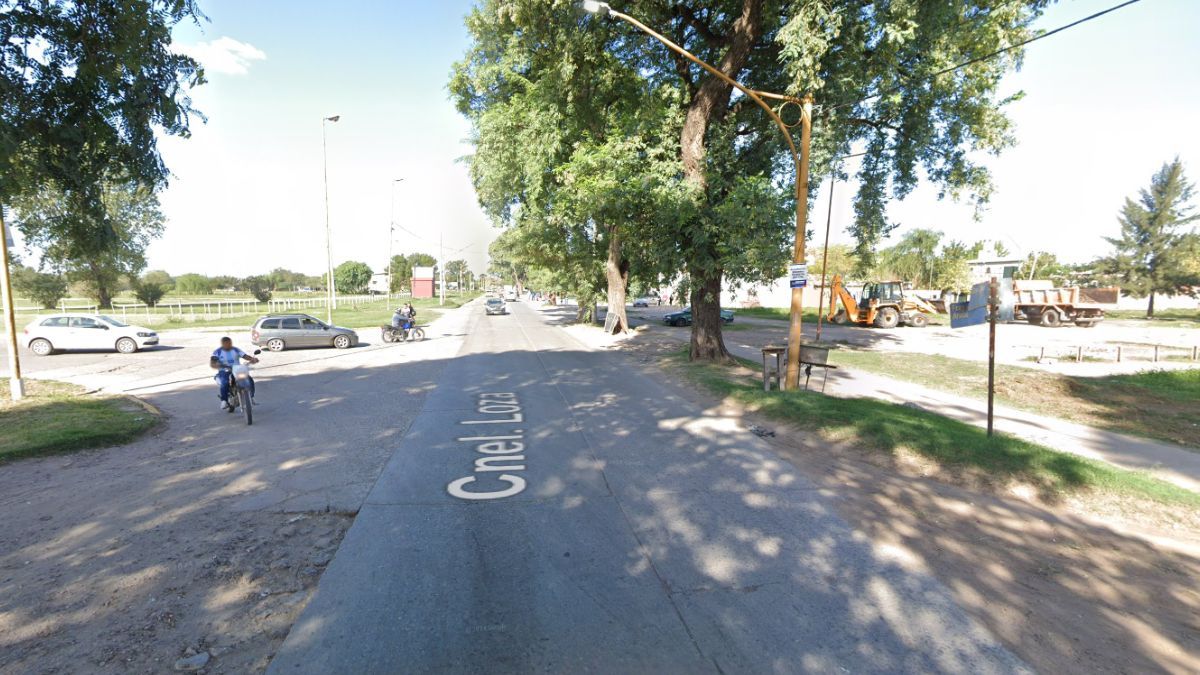 Un motociclista lucha por su vida tras chocar con un camión frente al Mercado de Abasto de Santa Fe