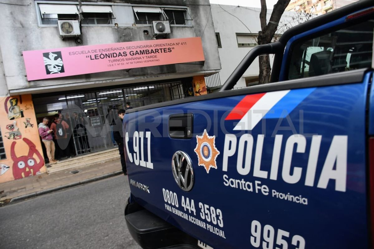 Una situación inédita se vivió este lunes a la mañana en dos escuelas del centro de Rosario: no pudieron abrir por amenazas.
