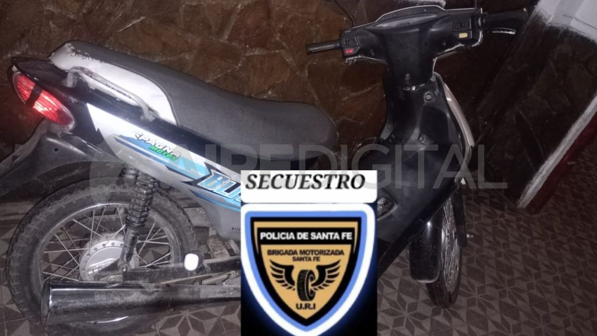 Ciudad de Santa Fe: La moto en la que transitaba el joven quedó en calidad de secuestro. Ciudad de Santa Fe: La moto en la que transitaba el joven quedó en calidad de secuestro.