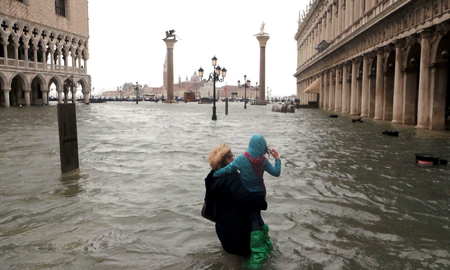 Dos muertos y una desaparecida en Italia por las lluvias torrenciales Dos muertos y una desaparecida en Italia por las lluvias torrenciales