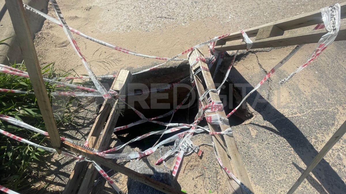 El socavón del puente de Colastiné sur, tiene, por lo menos, tres metros de profundidad. El socavón del puente de Colastiné sur, tiene, por lo menos, tres metros de profundidad.