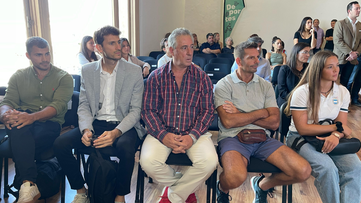 Germán Chiaraviglio, Rubén Rézola y Paulina Contini, en la presentación del Comité Organizador Local de los Juegos Odesur 2026. Germán Chiaraviglio, Rubén Rézola y Paulina Contini, en la presentación del Comité Organizador Local de los Juegos Odesur 2026.