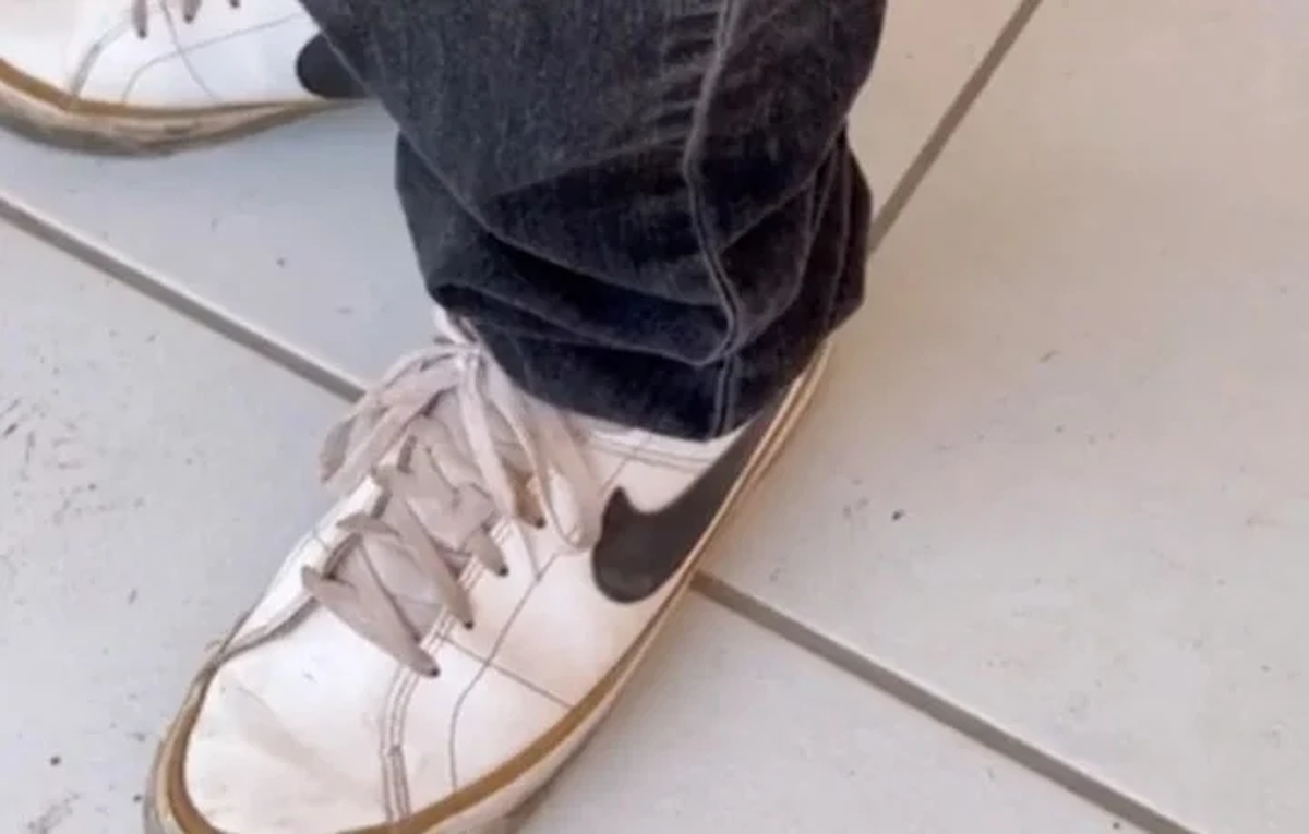 Las Nike truchas que llevaba el joven al que le hacían bullying.