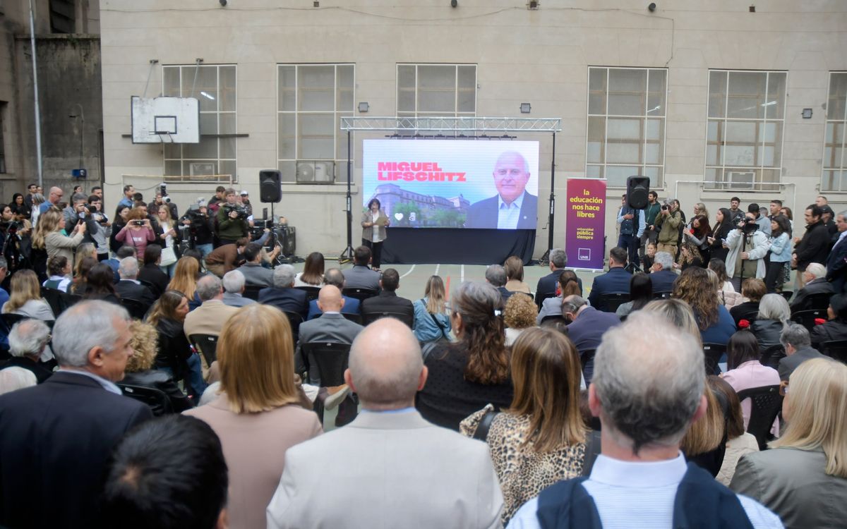 El acto se realizó en el edificio escolar en el que el Miguel Lifschitz transitó sus estudios secundarios en Rosario.