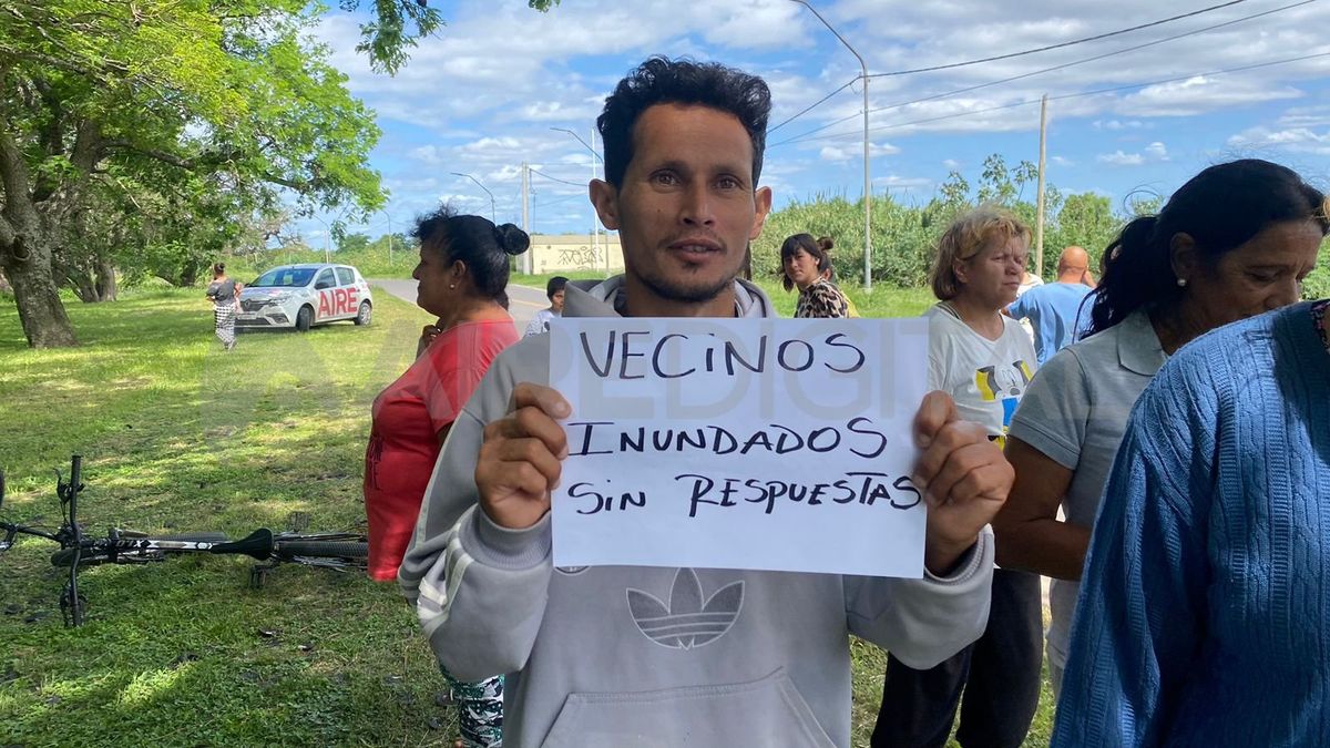 Los vecinos de la Vuelta del Paraguayo quieren autoevacuarse en una zona segura cerca de sus viviendas para poder cuidar sus pertenencias.  