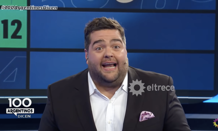 Barassi, el conductor de 100 argentinos dicen, abrió el programa mostrando el diseño que una joven se hizo en uno de sus brazos. Barassi, el conductor de 100 argentinos dicen, abrió el programa mostrando el diseño que una joven se hizo en uno de sus brazos.