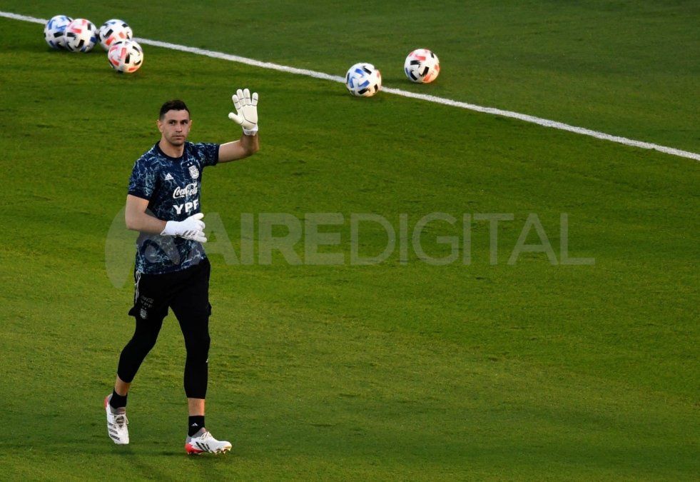 Damián Emiliano Martínez y Leandro Paredes fueron desafectados de la Selección de fútbol de Argentina de cara al amistoso con Estonia.