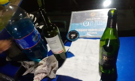 Tres adolescentes fueron detenidos tras lanzar una molotov a un colectivo y una nota de amenaza al ministro de Seguridad. Tres adolescentes fueron detenidos tras lanzar una molotov a un colectivo y una nota de amenaza al ministro de Seguridad.