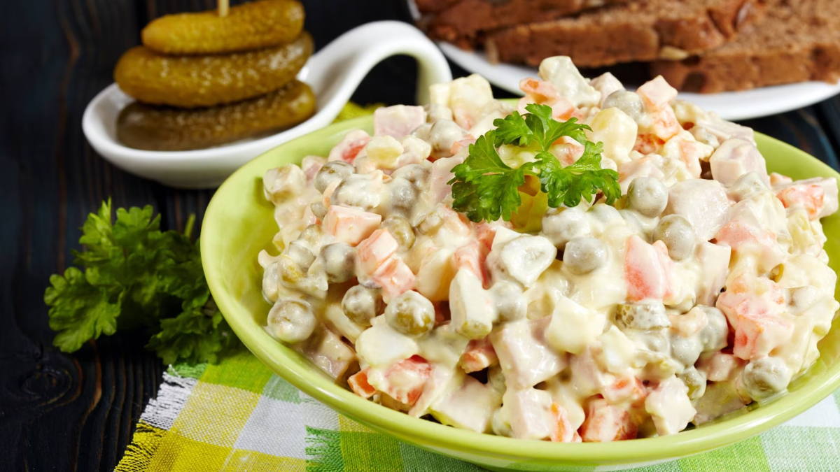 Ensalada de pollo fácil y rápida: la receta perfecta para los días de calor