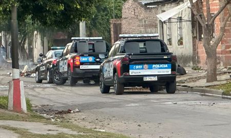 Los allanamientos se realizan en diferentes puntos de barrio Coronel Dorrego. Los allanamientos se realizan en diferentes puntos de barrio Coronel Dorrego.