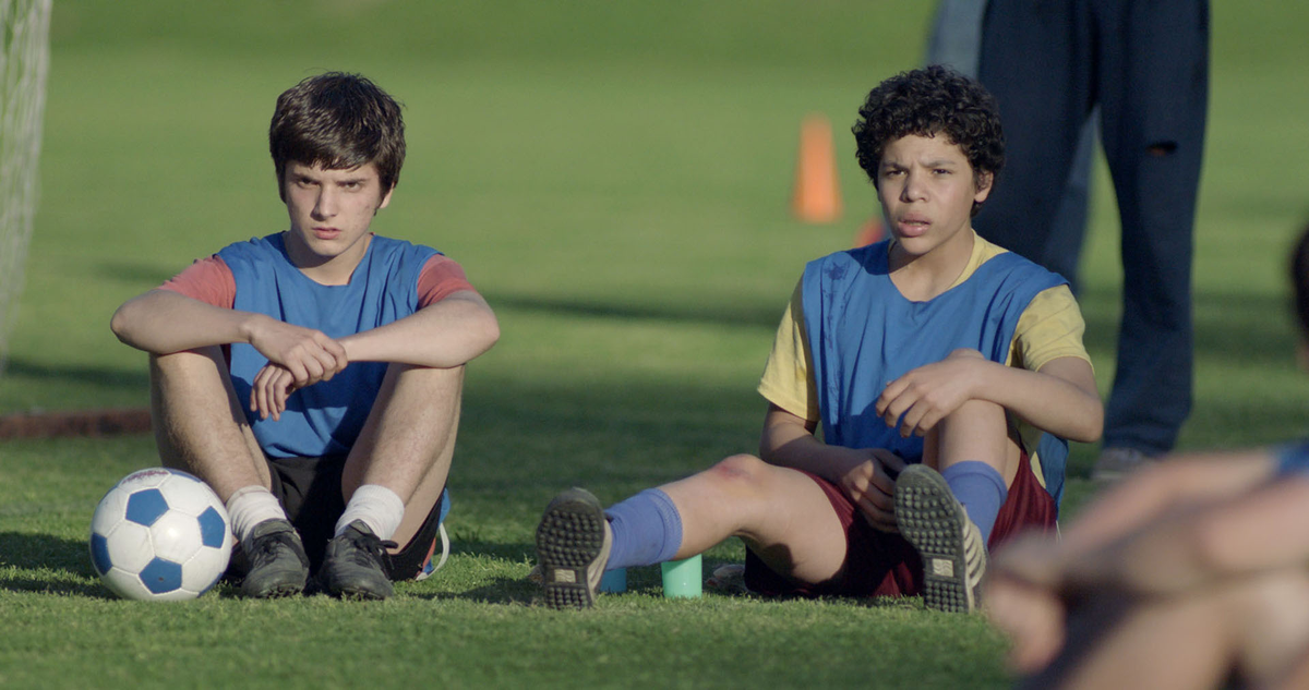 Apache, la serie basada en la vida de Carlos Tevez, otra joyita para ver en Netflix. Apache, la serie basada en la vida de Carlos Tevez, otra joyita para ver en Netflix.