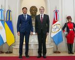 La visita protocolar fortalece el vínculo entre la Provincia y el país europeo en materia de cultura, comercio y cooperación internacional. La visita protocolar fortalece el vínculo entre la Provincia y el país europeo en materia de cultura, comercio y cooperación internacional.