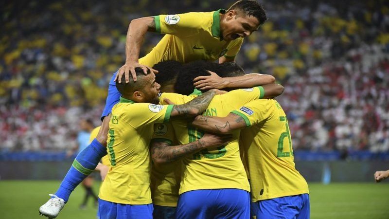 Brasil goleó a Perú y se clasificó primero en su grupo de la Copa América