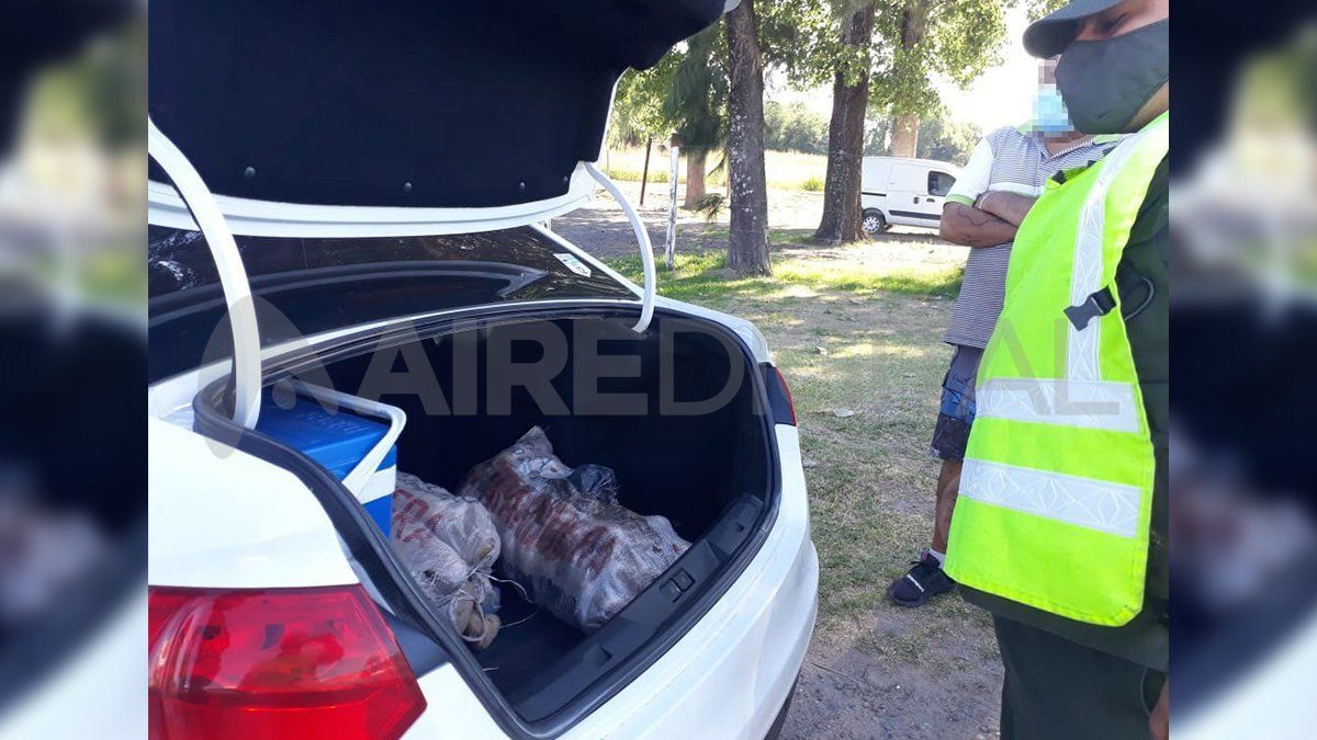 Los uniformados detectaron que dentro de una bolsa de papas había algo extraño. Requisaron y encontraron el importante cargamento.&nbsp;