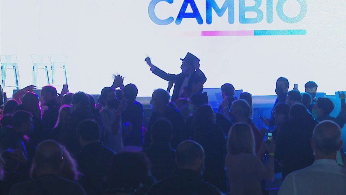 El “Mago sin dientes” festejó tras conocer los resultados.