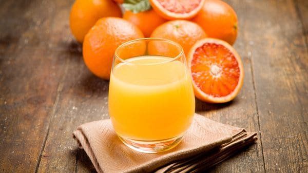 . La naranja, la mandarina, el pomelo y el limón son grandes aliados por su aporte de vitamina C y antioxidantes. . La naranja, la mandarina, el pomelo y el limón son grandes aliados por su aporte de vitamina C y antioxidantes.
