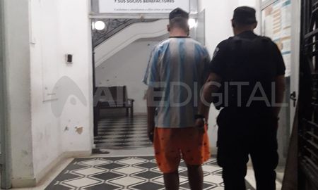 L. J. M. de 17 años, vecino de Alto Verde, fue trasladado a la Comisaría Primera L. J. M. de 17 años, vecino de Alto Verde, fue trasladado a la Comisaría Primera