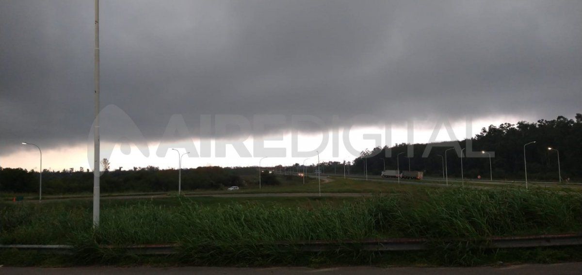 Se prevén lluvias intensas en cortos períodos, caída de granizo, fuerte actividad eléctrica y ráfagas que podrían superar los 70 km/h.