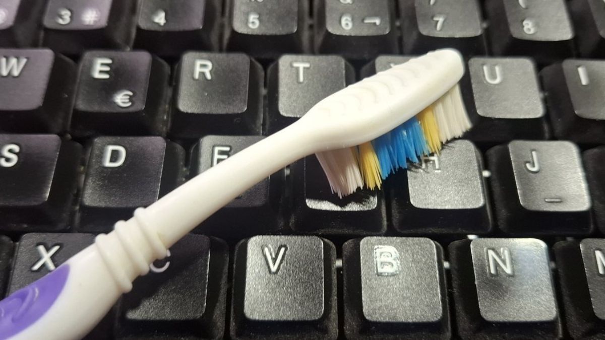 Los cinco usos prácticos para tu cepillo de dientes viejo. Los cinco usos prácticos para tu cepillo de dientes viejo.