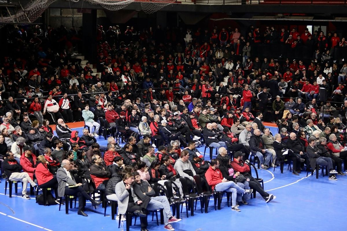 Newell’s suspendió la Asamblea Ordinaria y estalla la polémica por el balance 2024/2025 Newell’s suspendió la Asamblea Ordinaria y estalla la polémica por el balance 2024/2025