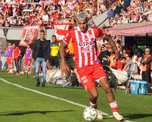 Unión-River: insólito lo que tiraron al campo de juego del 15 de Abril en pleno partido Unión-River: insólito lo que tiraron al campo de juego del 15 de Abril en pleno partido