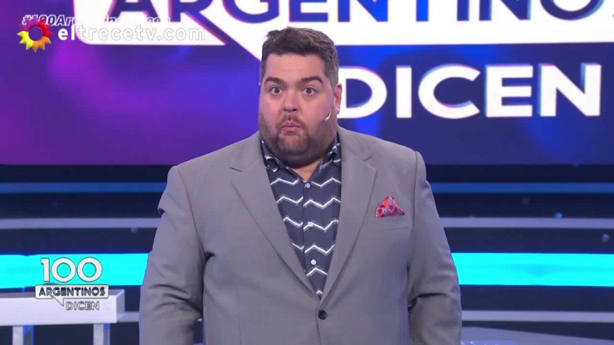 En medio de chistes y guiños