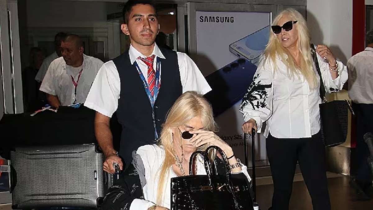 Susana está angustiada por la salud de su hija.