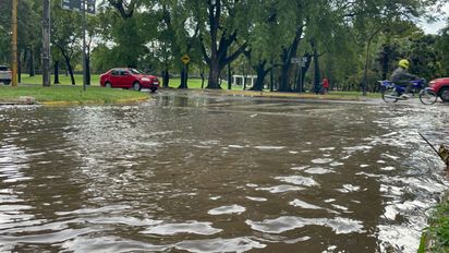 Lluvias en Santa Fe: hubo anegamientos en zona del Parque Garay, pero vecinos destacan que el agua baja rápido