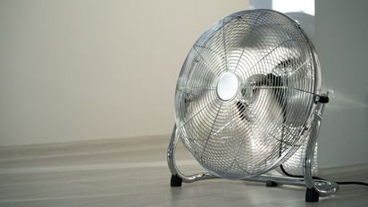 Cómo arreglar un ventilador de pie que gira lento en solo tres pasos