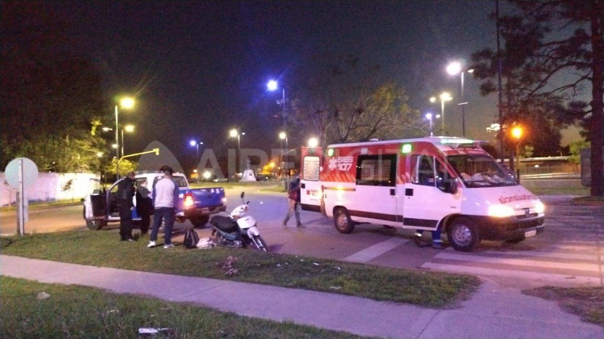 &nbsp;Una moto chocó un remís desde atrás