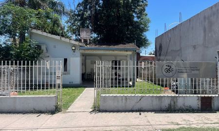 Detuvieron a la acusada de apuñalar y robarle a su propio padre. Detuvieron a la acusada de apuñalar y robarle a su propio padre.