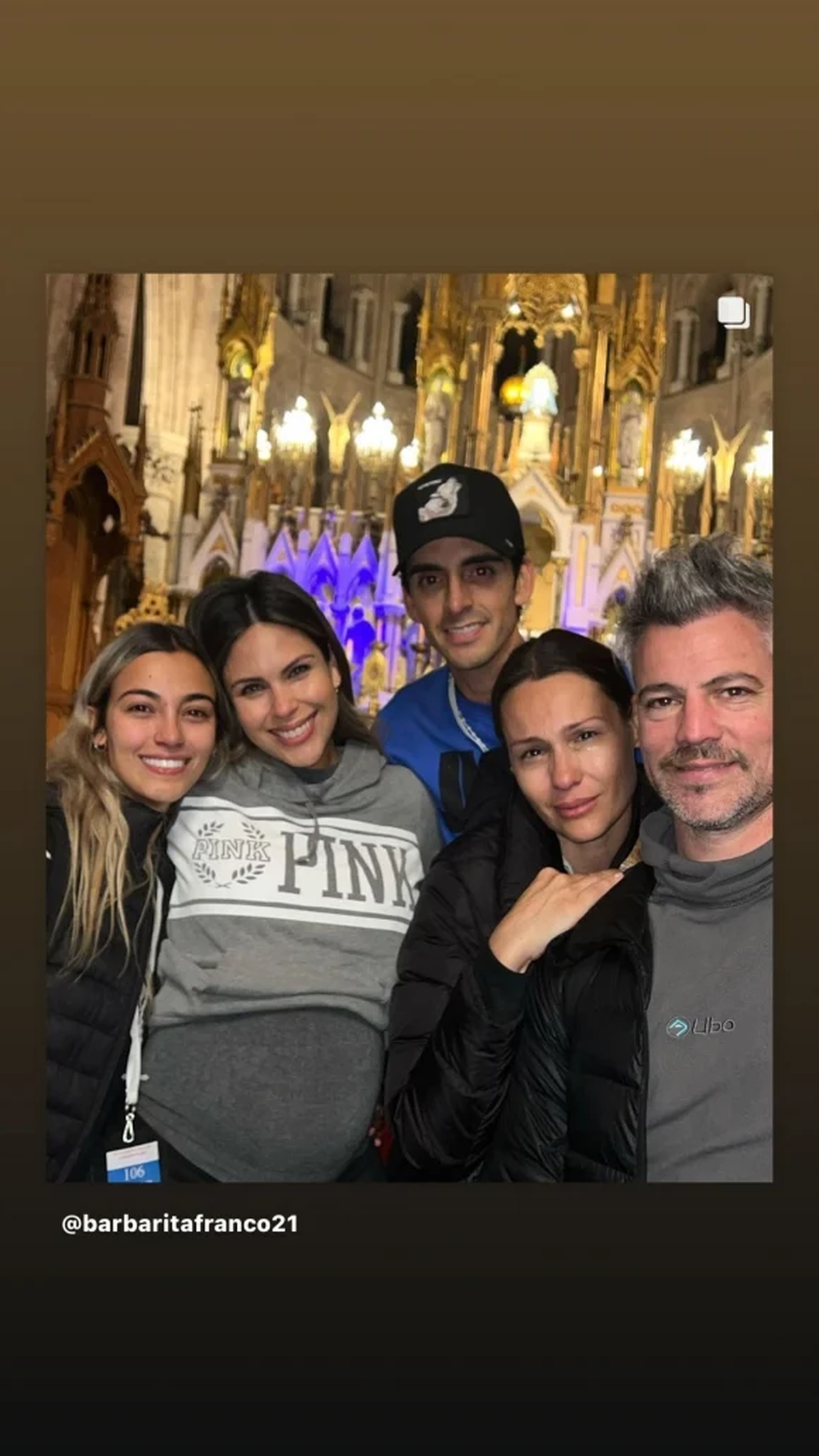 Pampita junto a su mejor amiga Barbie Franco y amigos.