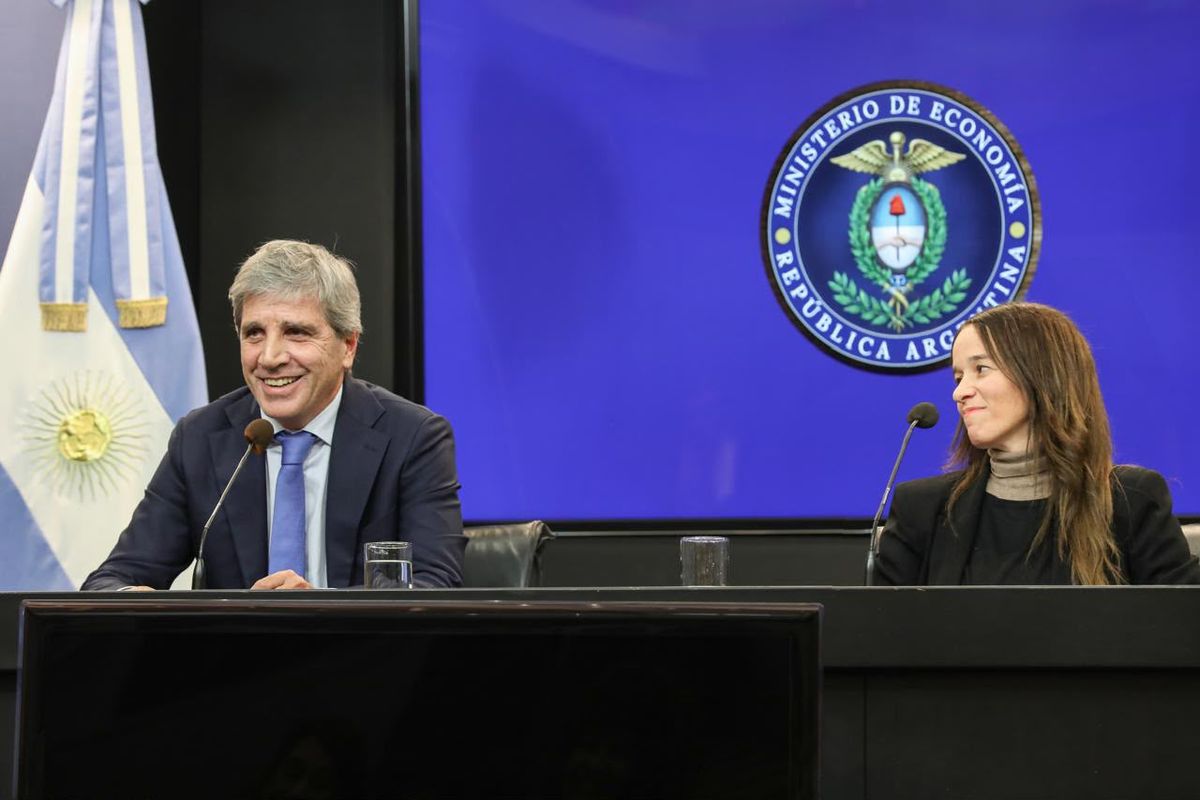 El ministro de Economía, Luis Caputo, anunció que el Gobierno nacional enviará al Congreso un proyecto para fortalecer la Ley de Inocencia Fiscal.