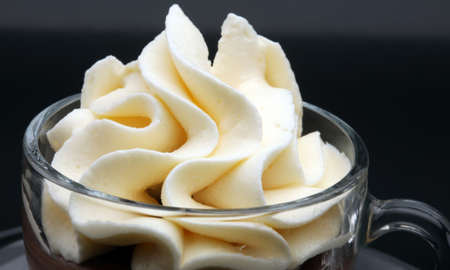 La receta perfecta para hacer crema chantilly para rellenar tus postres. La receta perfecta para hacer crema chantilly para rellenar tus postres.