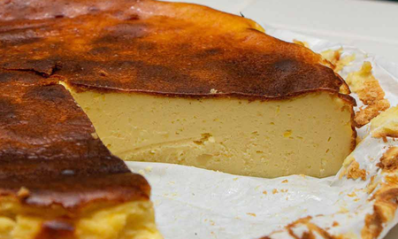 Este postre vasco es un postre rico, característico por su masa suave y un relleno cremoso.&nbsp;