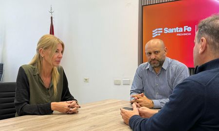 La nueva funcionaria, junto al ministro de Desarrollo Productivo Gustavo Puccini. La nueva funcionaria, junto al ministro de Desarrollo Productivo Gustavo Puccini.