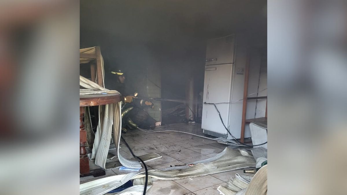 El siniestro ocurrió este viernes en una vivienda ubicada en Brigadier López y Constituyentes