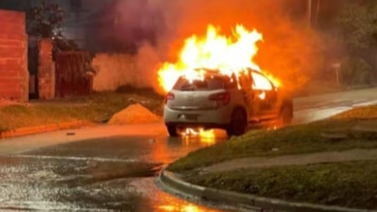 Encontraron dos cuerpos calcinados dentro de un auto en llamas en Tortuguitas