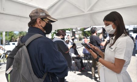 Es sumamente importante que durante el verano, cuando hay más exposición al sol, se tome el recaudo “de usar protector solar, renovarlo cada dos horas y no exponerse desde las 10 de la mañana hasta las 16 horas. Es sumamente importante que durante el verano, cuando hay más exposición al sol, se tome el recaudo “de usar protector solar, renovarlo cada dos horas y no exponerse desde las 10 de la mañana hasta las 16 horas.