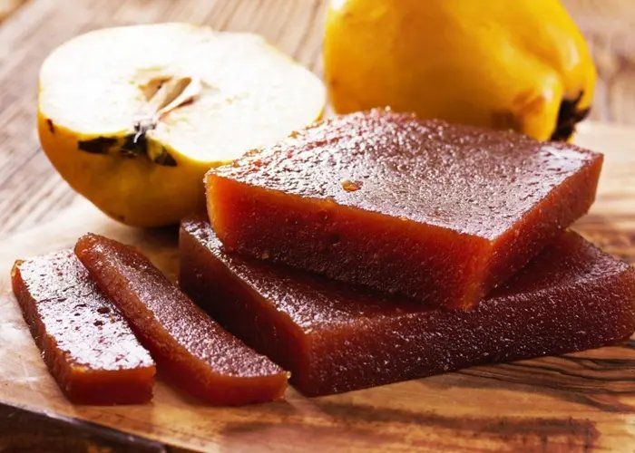 Preparar la mermelada o el dulce, mezclándola con las cucharadas de oporto