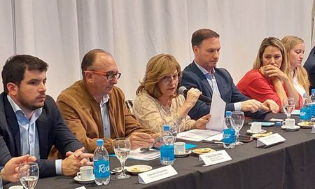 La polémica de la jornada giró en torno a un fuerte cruce entre ambas. Y todo fue por un supuesto malentendido. Este roce parece ser un adelanto del tono que se usará en la campaña electoral de 2023. La polémica de la jornada giró en torno a un fuerte cruce entre ambas. Y todo fue por un supuesto malentendido. Este roce parece ser un adelanto del tono que se usará en la campaña electoral de 2023.