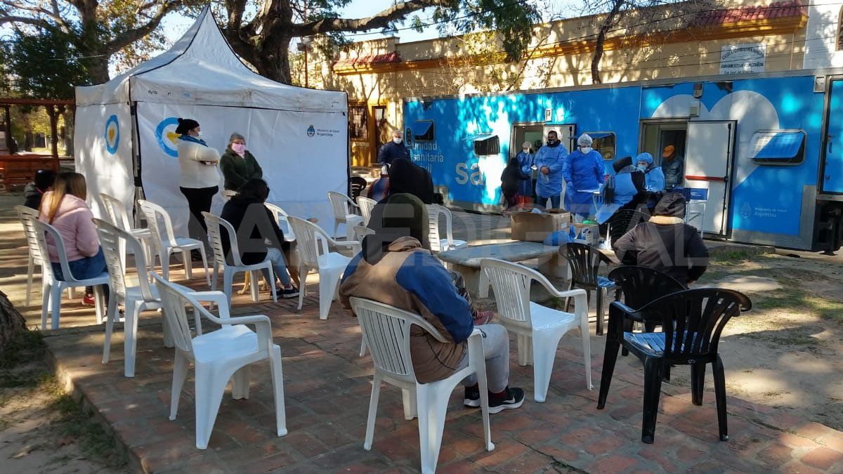Alrededor de 75 personas asistieron a realizarse testeos rápidos este domingo a la plaza central de San José del Rincón.&nbsp;