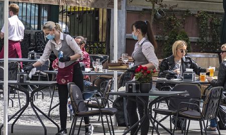 Viral: la inesperada respuesta de un bar al que lo acusaron de tener medidas anticovid exageradas. Viral: la inesperada respuesta de un bar al que lo acusaron de tener medidas anticovid exageradas.